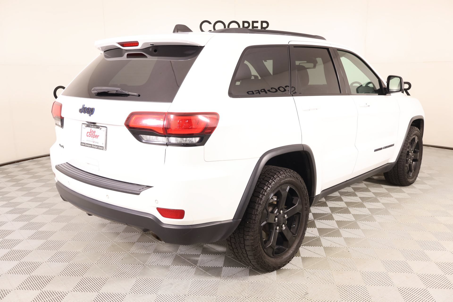 Used 2020 Jeep Grand Cherokee Laredo AWD/4WD image 21