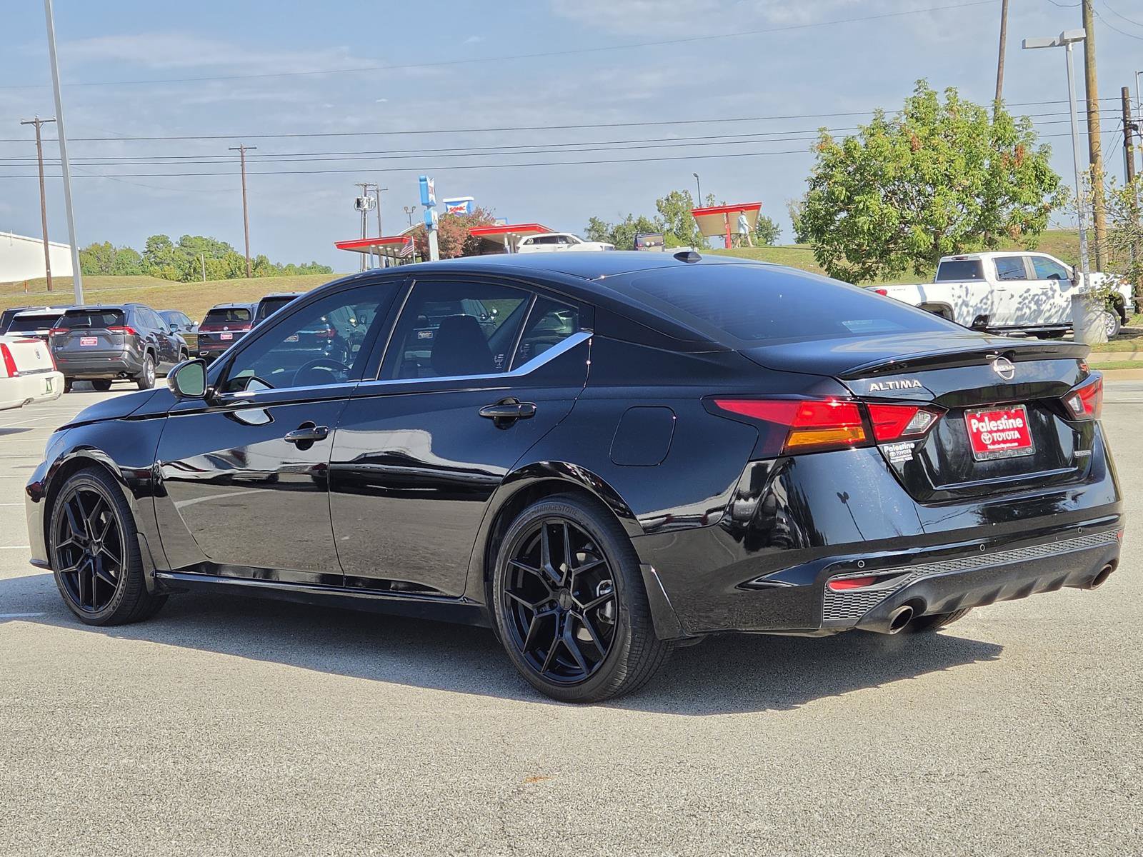 Used 2024 Nissan Altima 2.0 SR FWD image 6