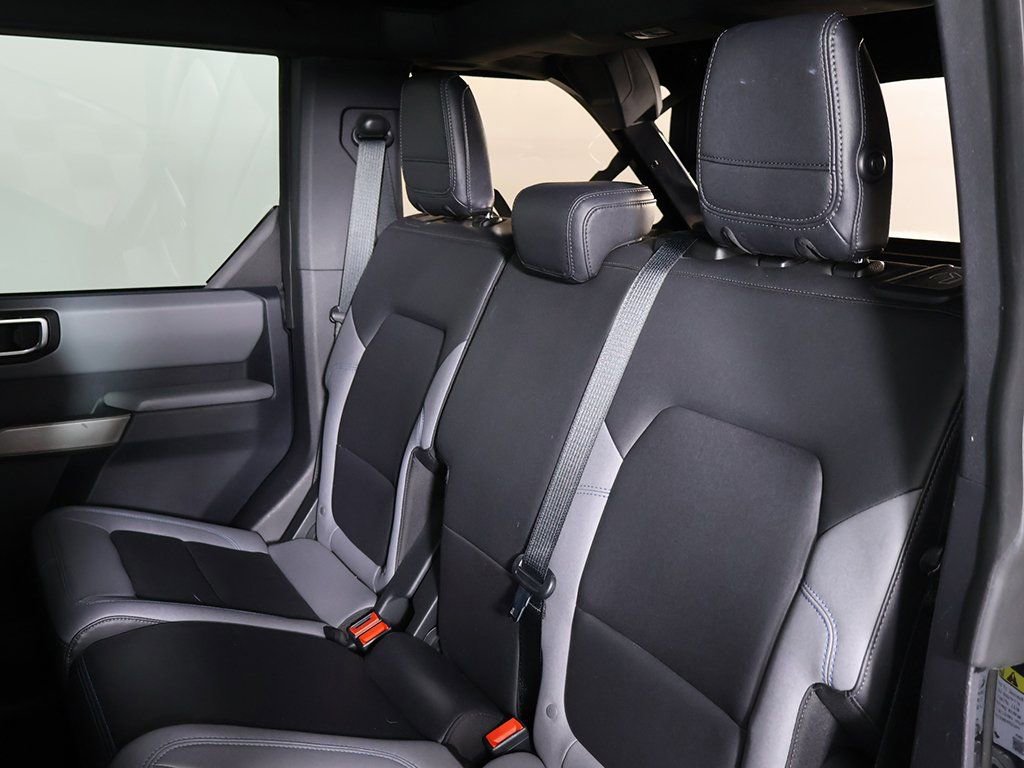 Used 2021 Ford Bronco Black Diamond image 25