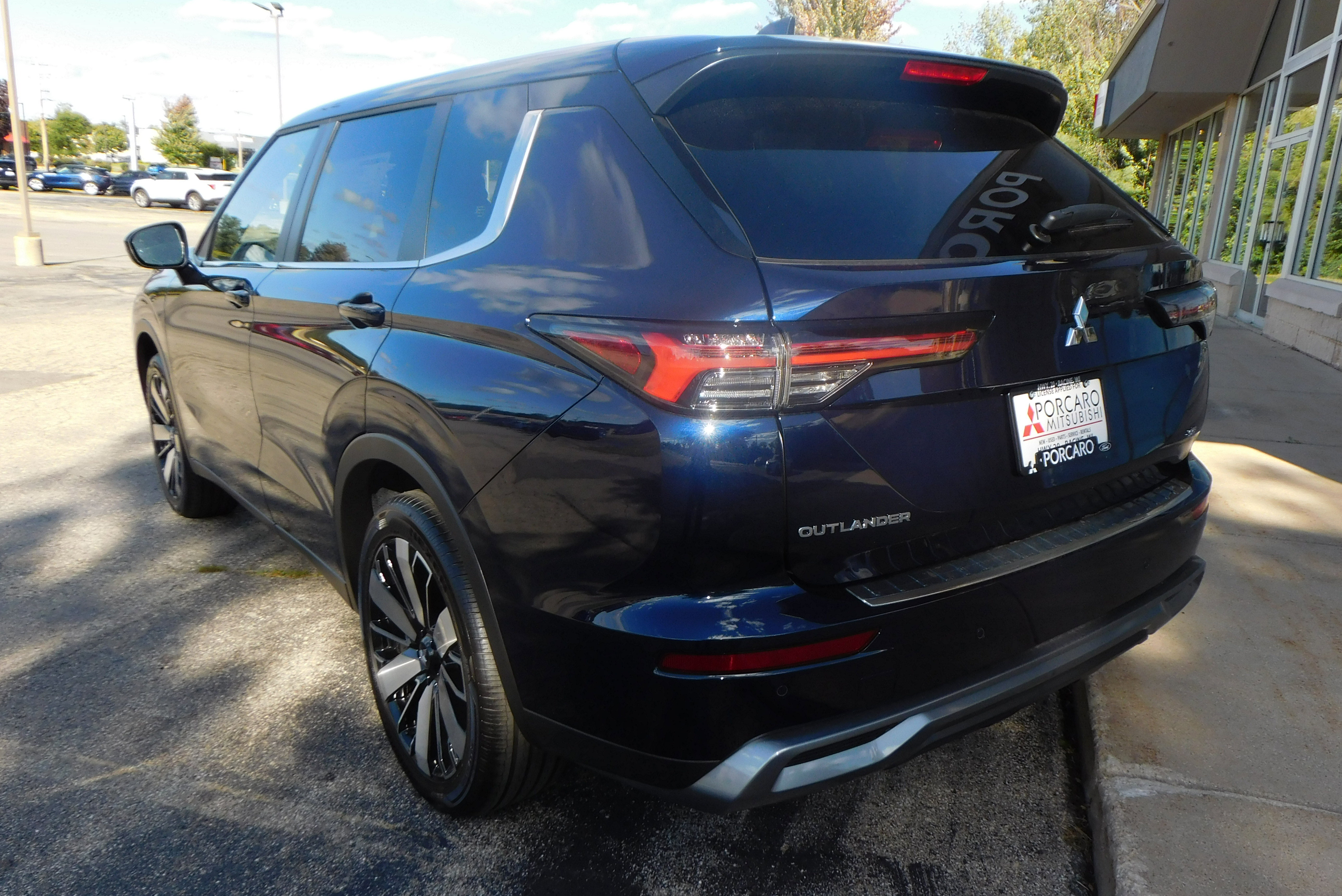 New 2025 Mitsubishi Outlander SE image 3
