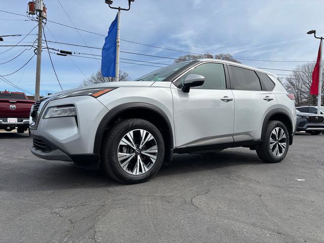 Used 2022 Nissan Rogue SV AWD/4WD image 3