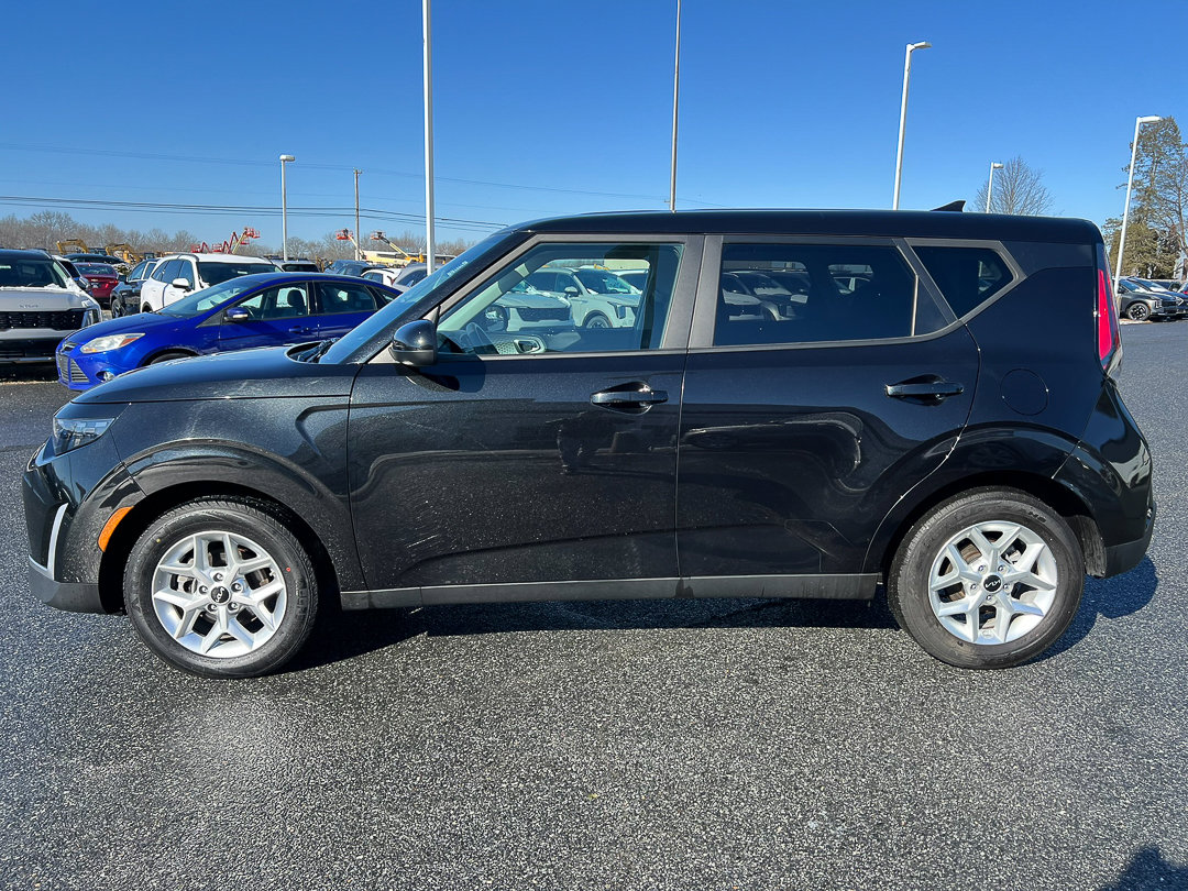 Used 2024 Kia Soul LX w/ Option Group 015 image 2