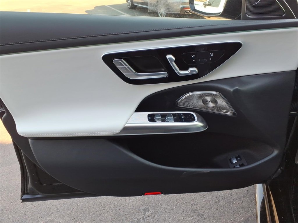 New 2026 Mercedes-Benz E 53 AMG e 4MATIC Sedan image 11