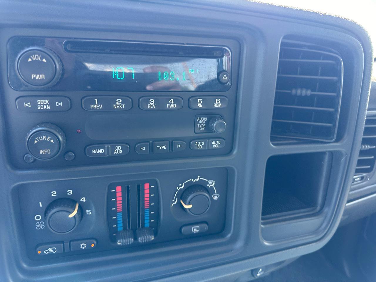 Used 2007 Chevrolet Silverado 1500 LT w/ Extended Cab Value Package AWD/4WD image 77