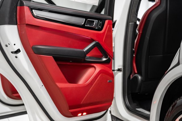 Used 2021 Porsche Cayenne Turbo image 33