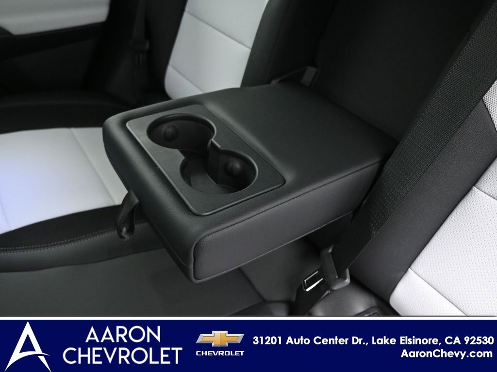 New 2026 Chevrolet Equinox EV LT w/ LPO, Blackout Package image 13