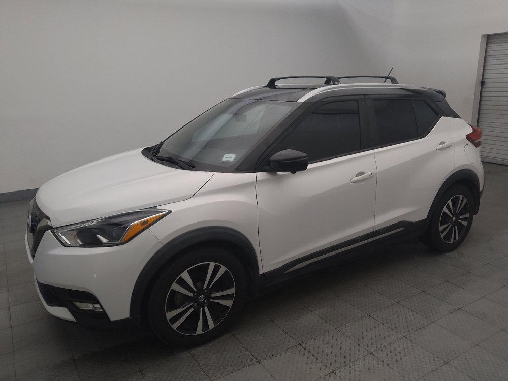 Used 2018 Nissan Kicks SR w/ Premium Package FWD image 2
