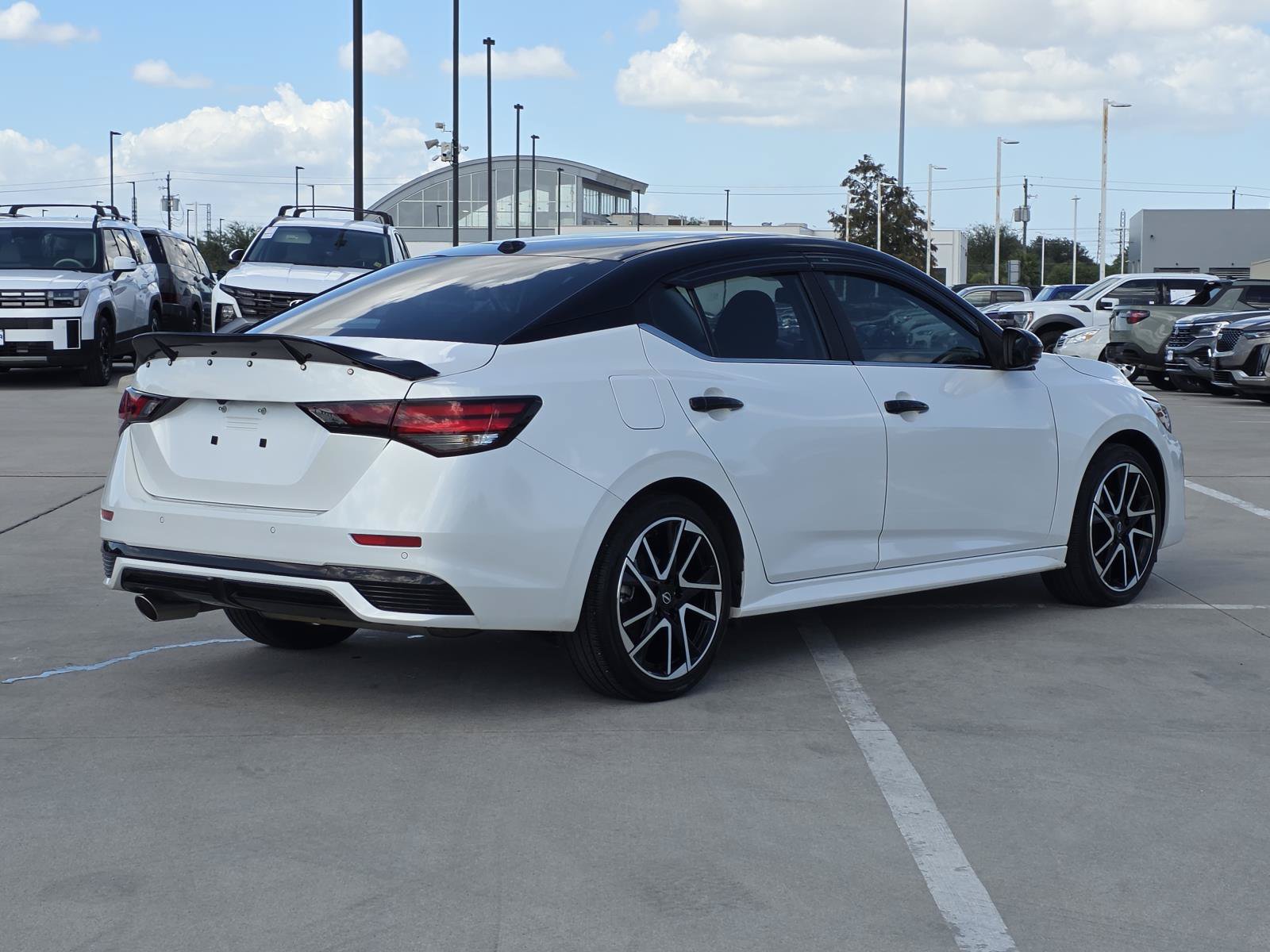 Used 2024 Nissan Sentra SR FWD image 4