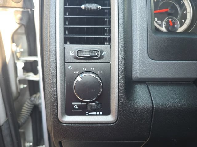 Used 2016 RAM 2500 Tradesman w/ Chrome Appearance Group AWD/4WD image 16