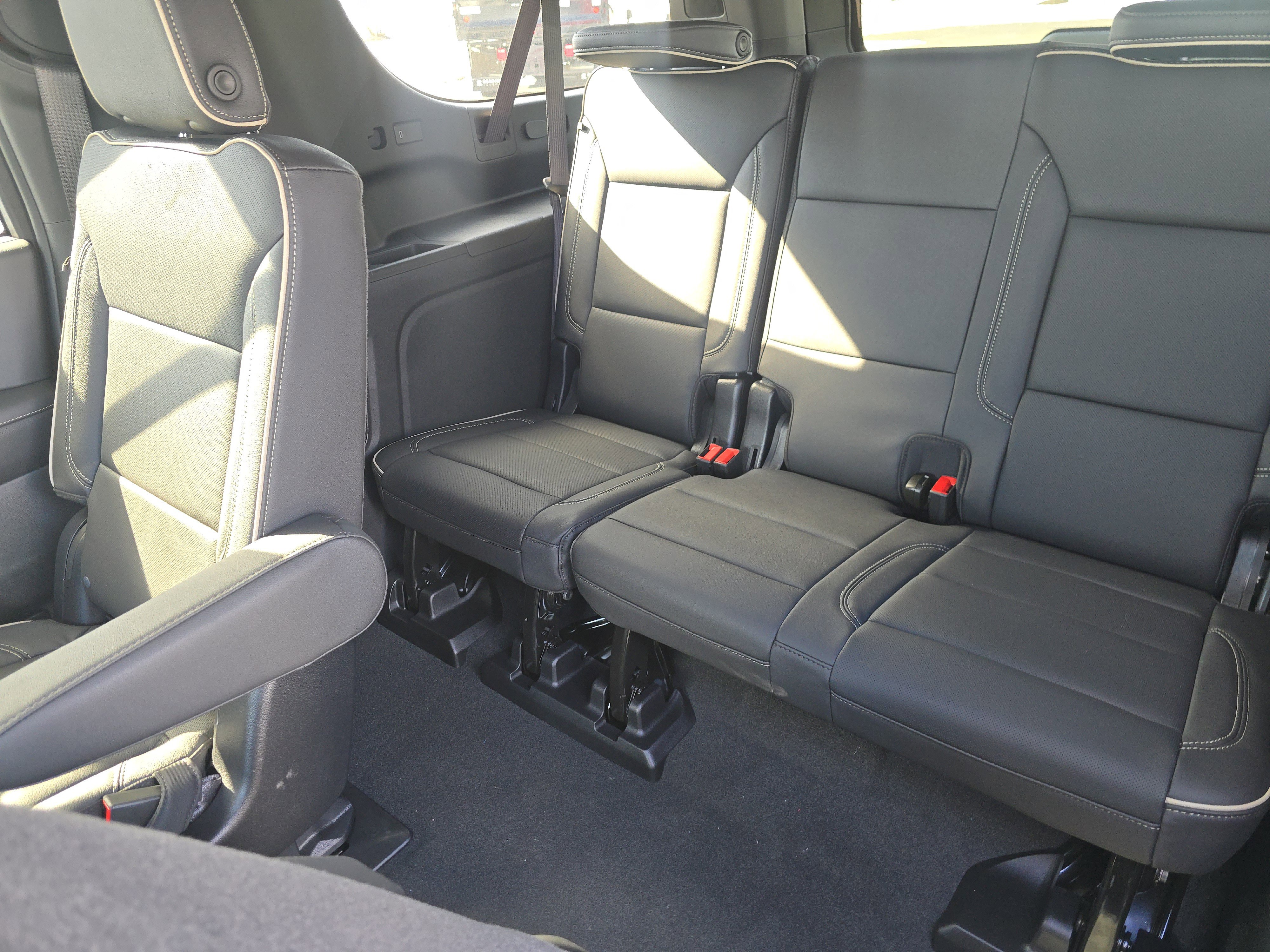 New 2025 Chevrolet Suburban Premier image 24