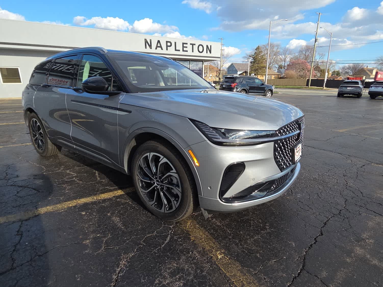 Used 2024 Lincoln Nautilus Reserve w/ Equipment Group 203A AWD/4WD image 3