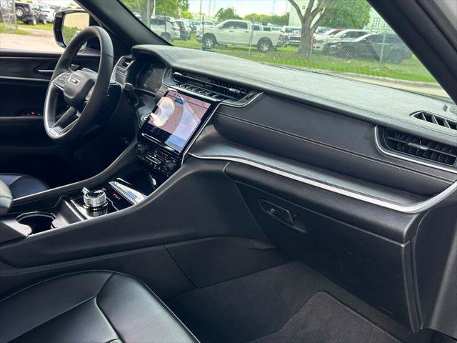 Certified 2024 Jeep Grand Cherokee Limited w/ Black Appearance Package image 34