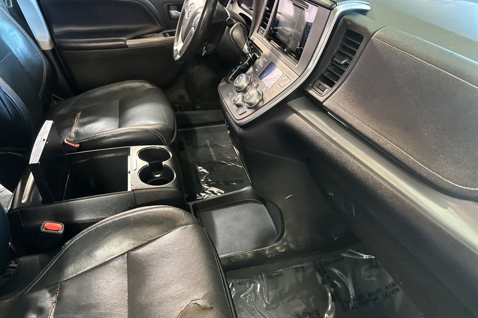 Used 2015 Toyota Sienna SE w/ SE Preferred Package FWD image 20