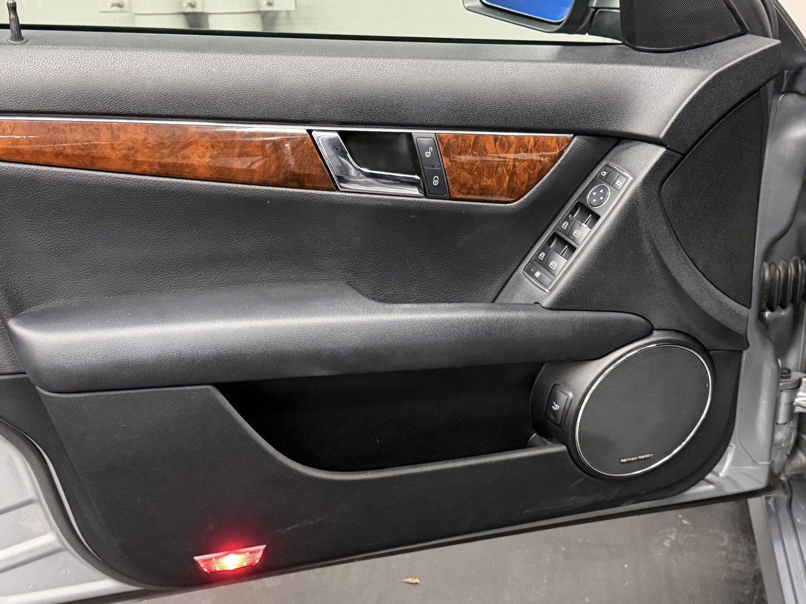 Used 2009 Mercedes-Benz C 300 Sedan image 20