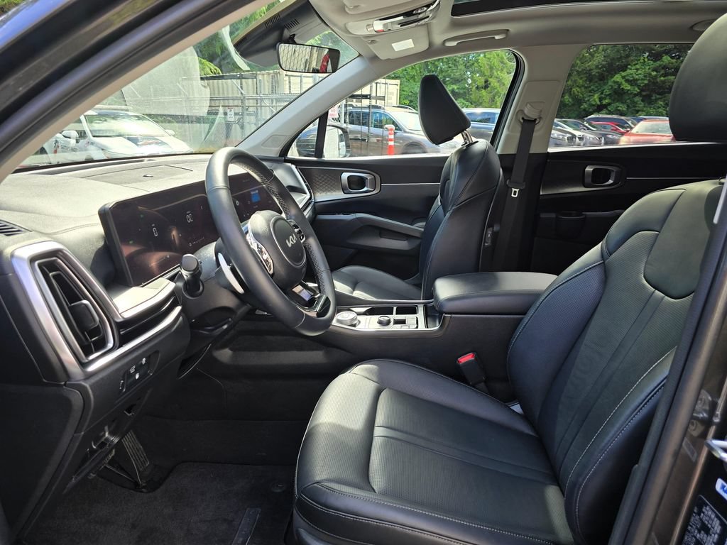 Used 2025 Kia Sorento EX w/ EX Panoramic Sunroof Package AWD/4WD image 8