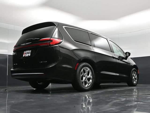 Certified 2024 Chrysler Pacifica Limited FWD image 59