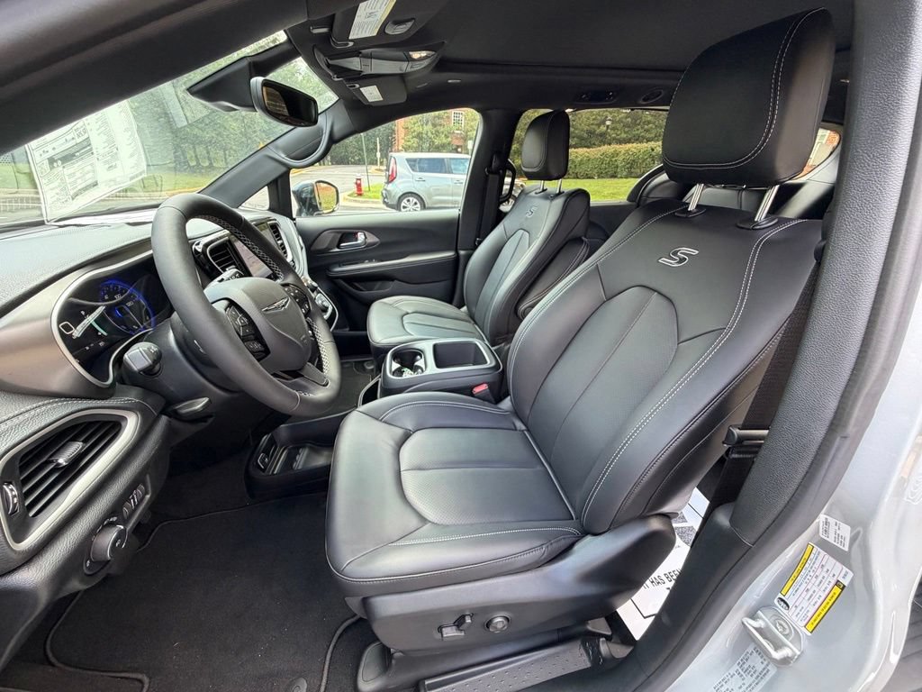 New 2026 Chrysler Pacifica Select w/ S Appearance Package FWD image 16