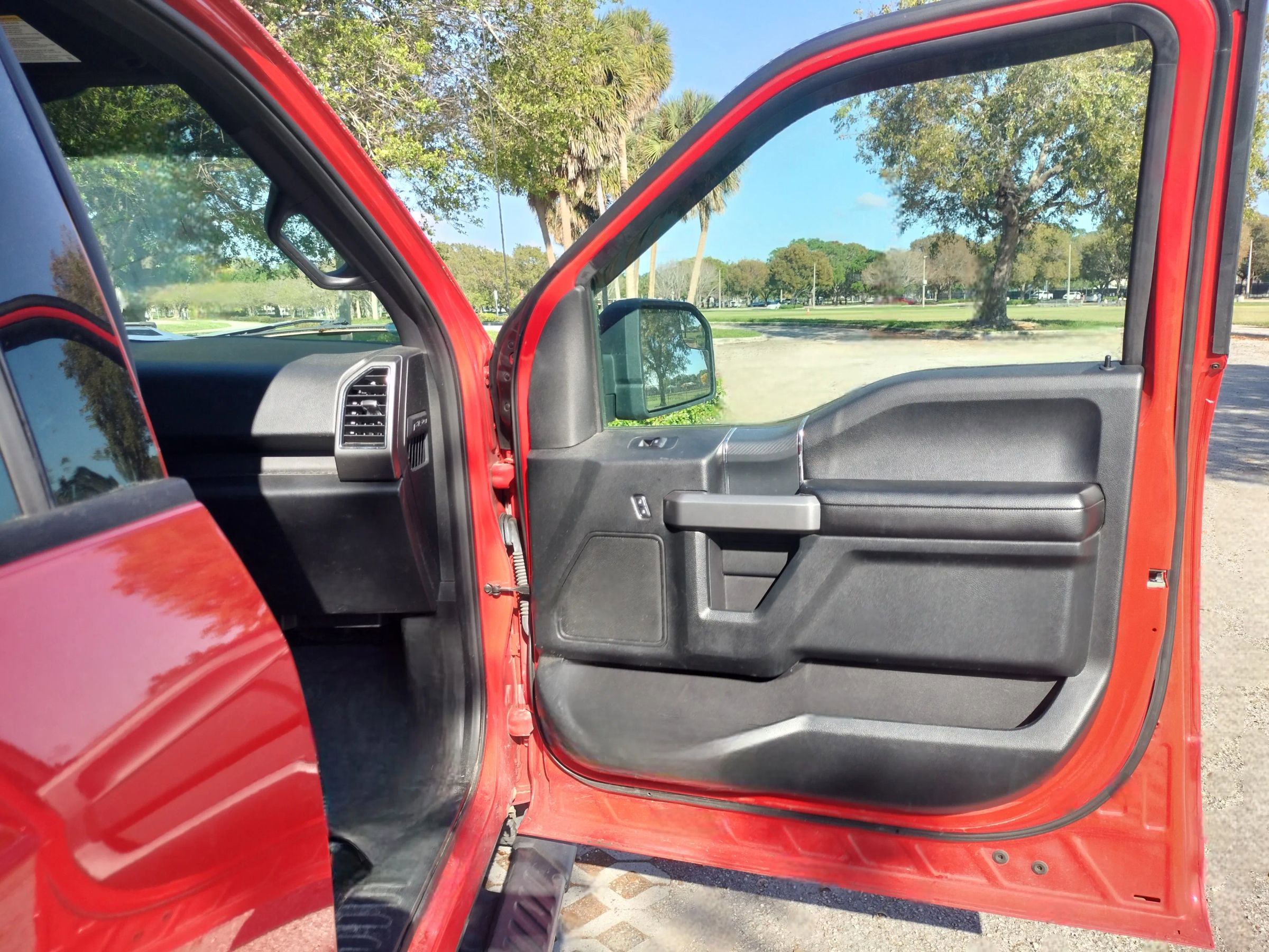 Used 2018 Ford F150 XLT w/ Equipment Group 302A Luxury AWD/4WD image 16