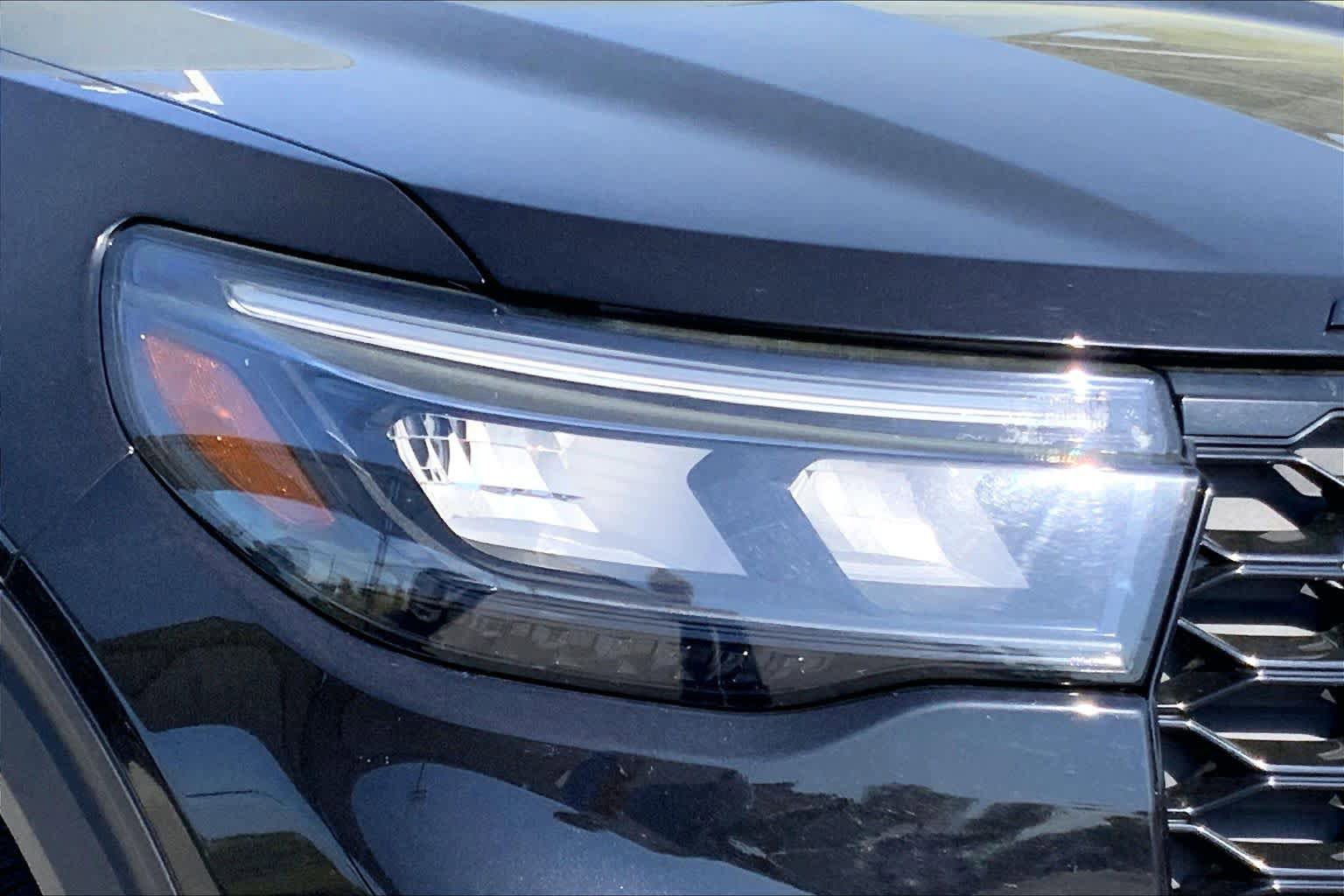 Used 2025 Ford Explorer ST-Line w/ ST-Line Street Pack image 24