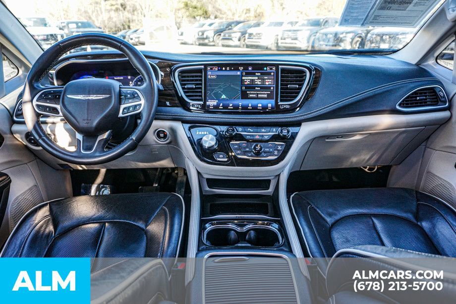 Used 2023 Chrysler Pacifica Limited FWD image 28