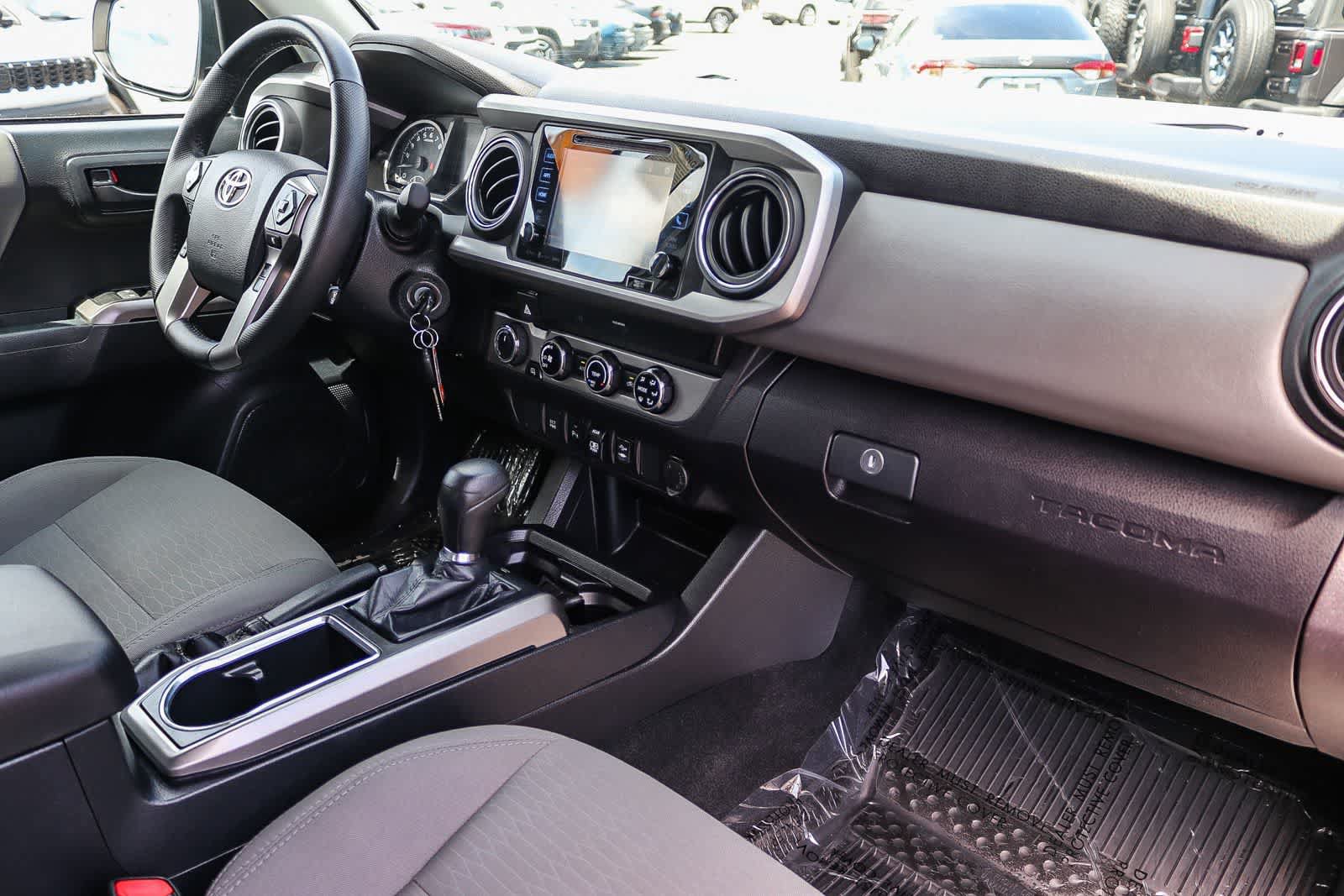 Used 2018 Toyota Tacoma SR5 AWD/4WD image 16