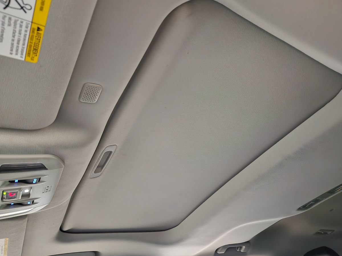 Used 2022 Toyota Highlander XLE FWD image 45