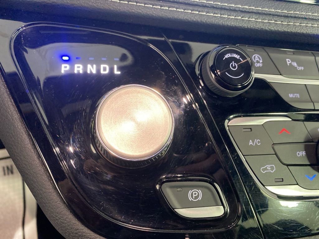 Used 2026 Chrysler Pacifica Select image 6