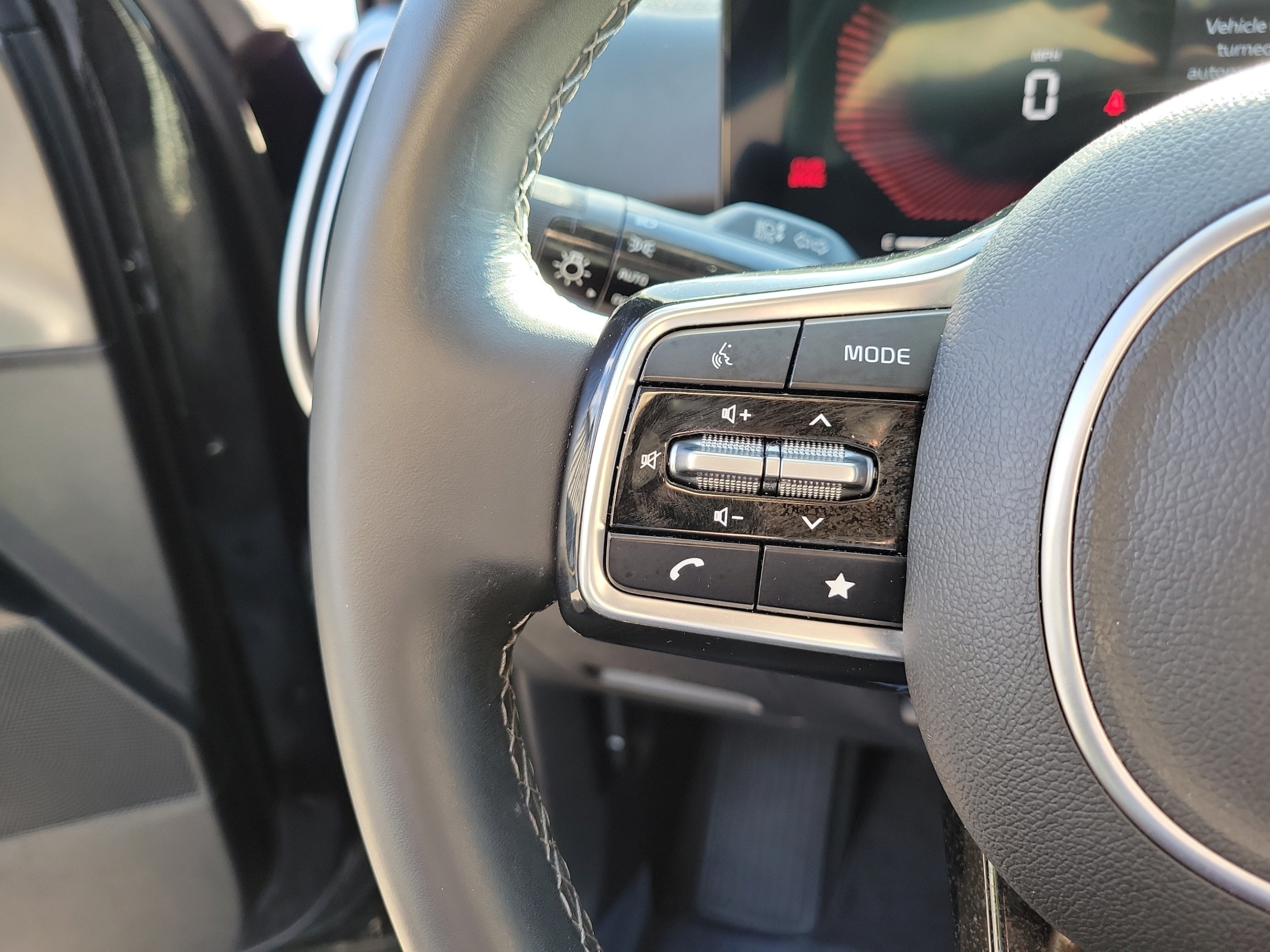 Certified 2025 Kia Sorento S w/ Panoramic Sunroof Package FWD image 25