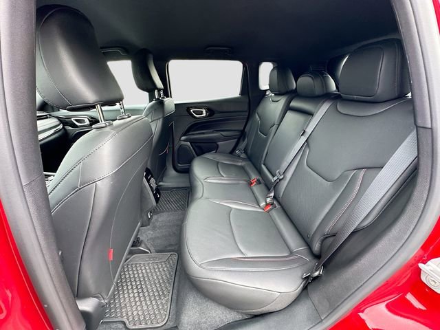 Used 2025 Jeep Compass Trailhawk w/ Trailhawk Elite Group image 24