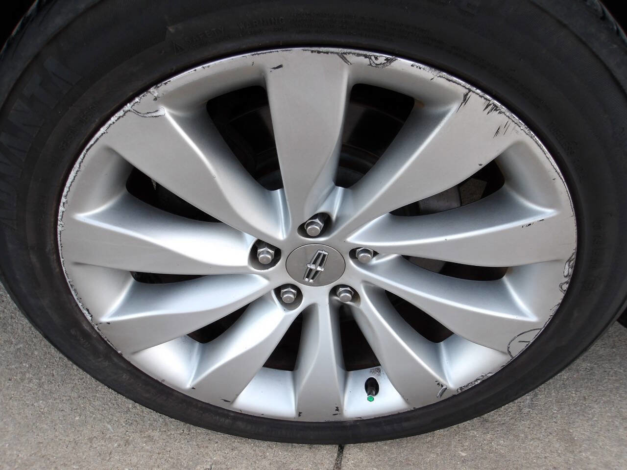 Used 2014 Lincoln MKS image 27