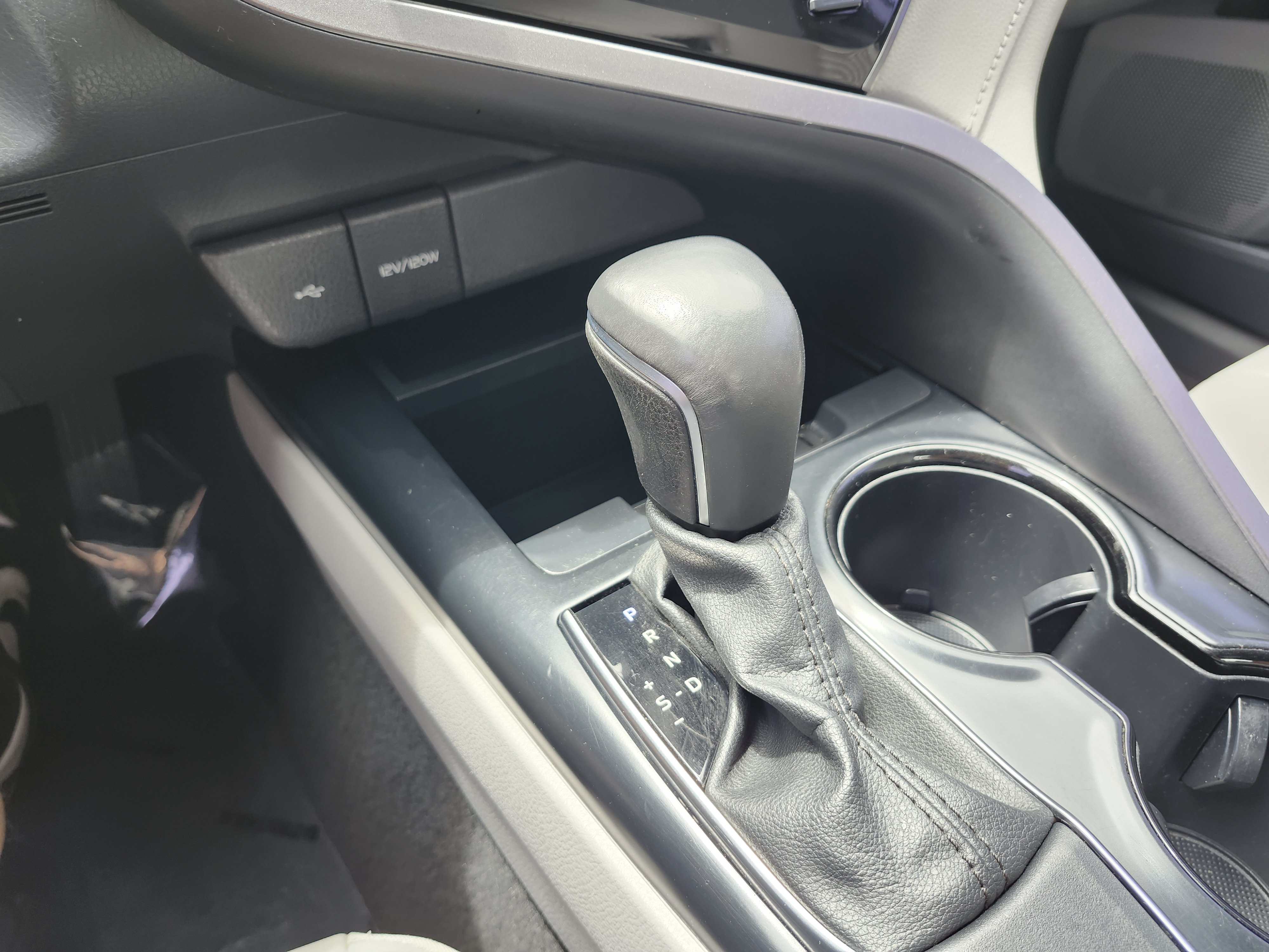 Used 2020 Toyota Camry SE FWD image 30