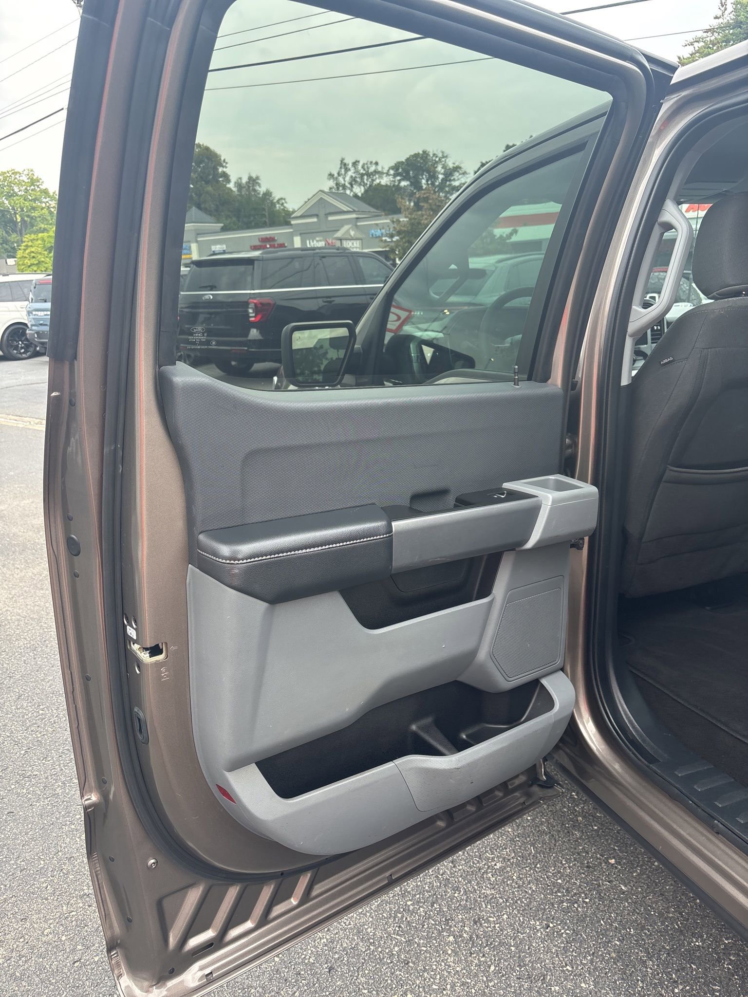 Used 2022 Ford F150 XLT image 25