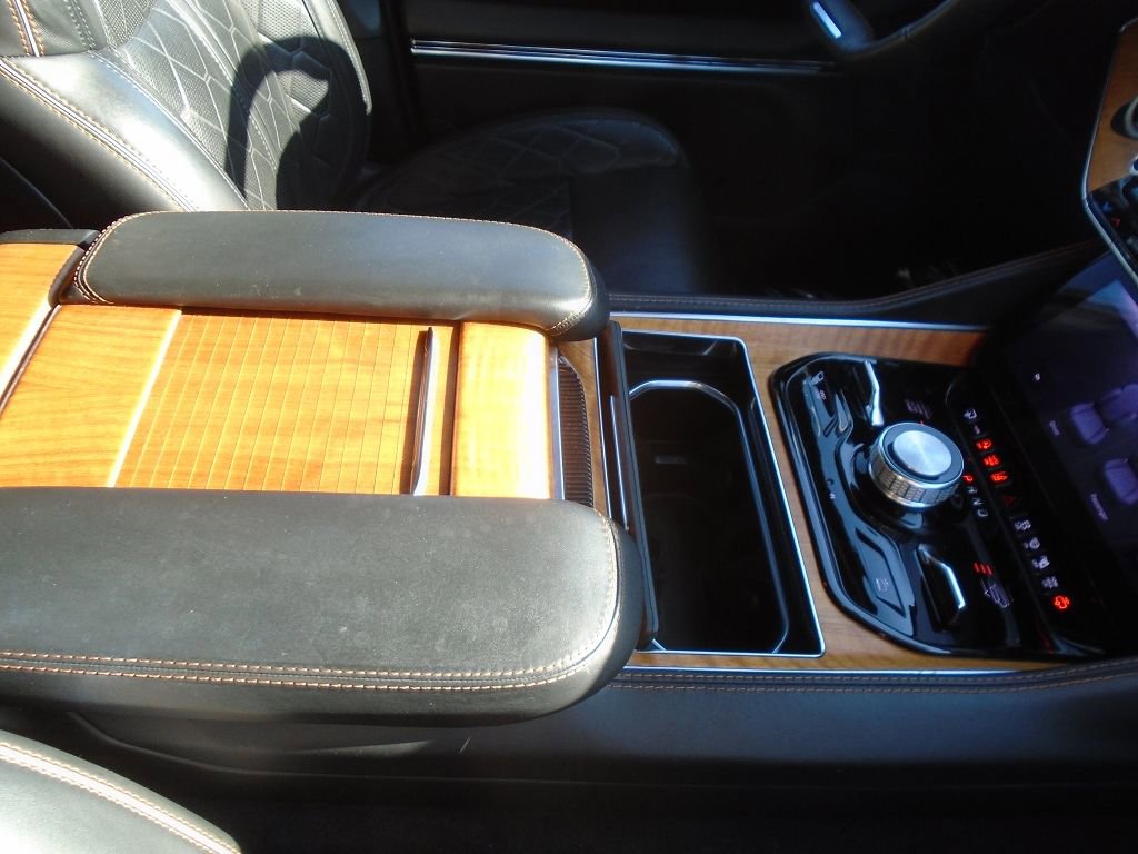 Used 2024 Jeep Grand Wagoneer L Series III image 16