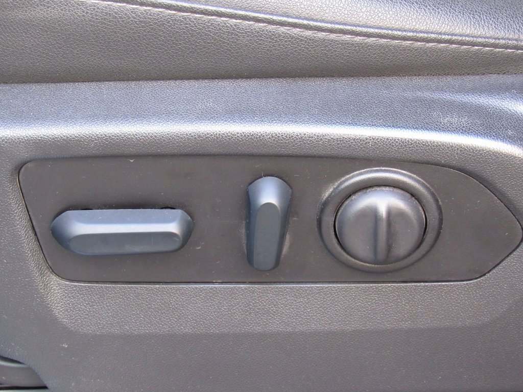 Used 2023 GMC Sierra 3500 SLT w/ SLT Premium Package image 18