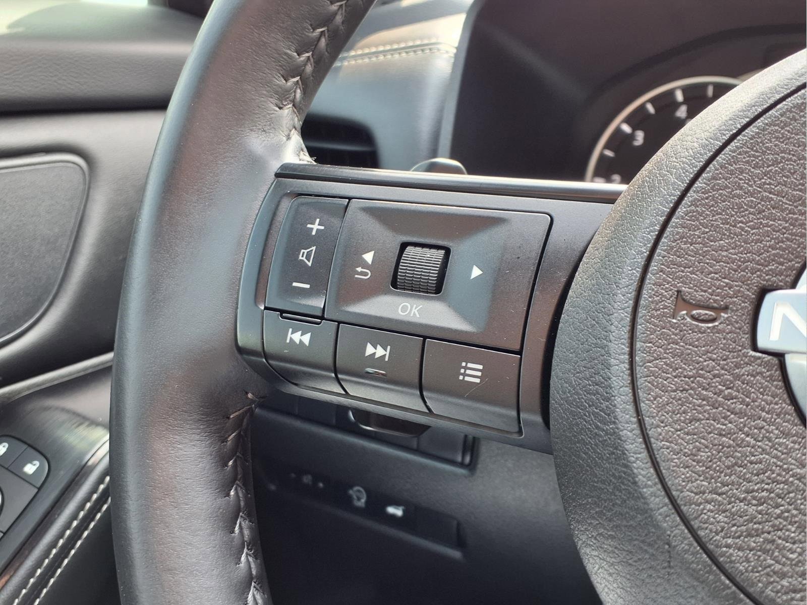 Used 2024 Nissan Rogue SV w/ SV Premium Package image 21