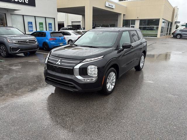 New 2026 Mitsubishi Outlander ES image 3