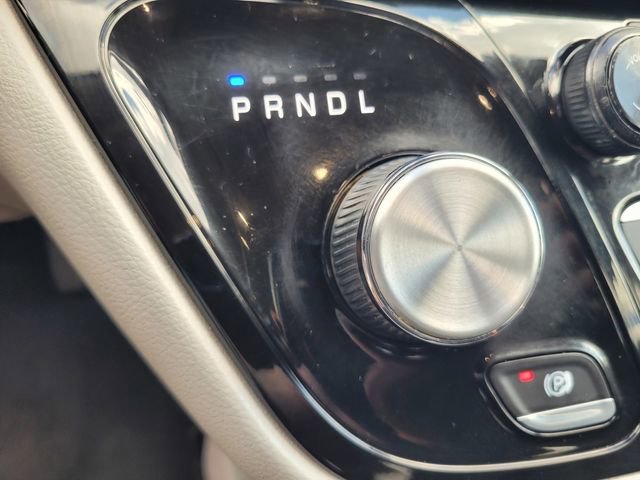 Used 2018 Chrysler Pacifica LX image 18