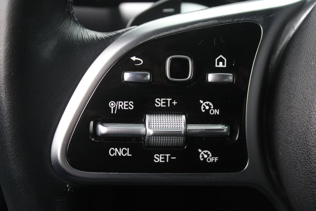 Used 2023 Mercedes-Benz GLB 250 4MATIC w/ Premium Package image 12