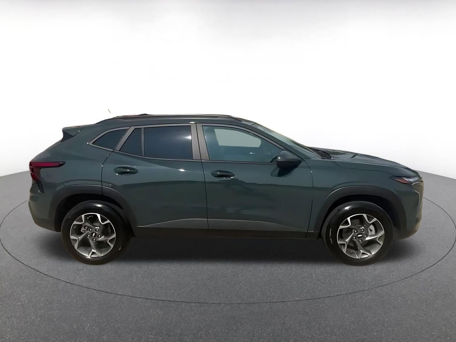 Used 2025 Chevrolet Trax LT FWD image 16