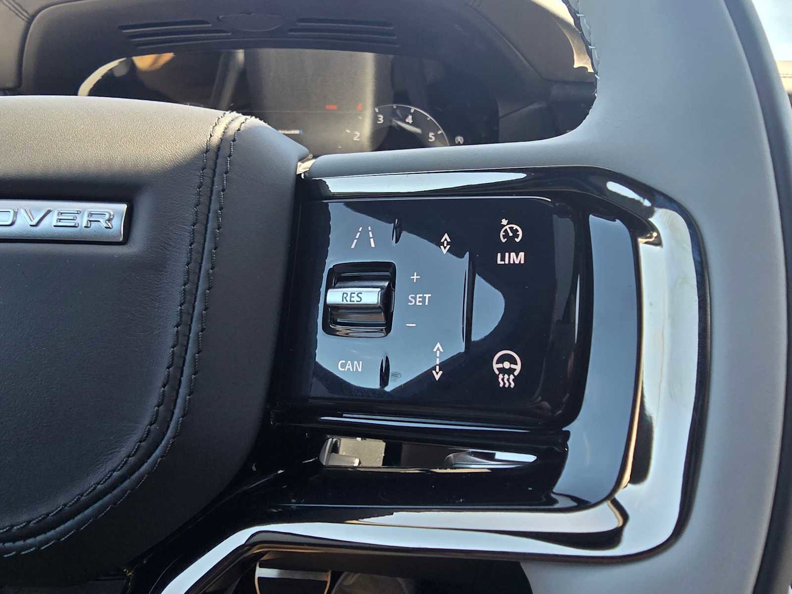 Certified 2026 Land Rover Range Rover Velar Dynamic SE image 32