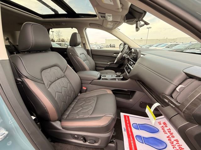 New 2026 Nissan Pathfinder Platinum image 20