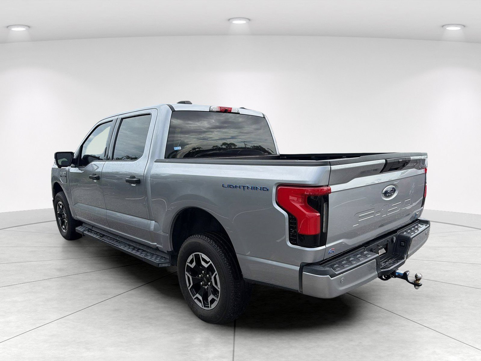 Used 2023 Ford F150 Lightning XLT AWD/4WD image 6