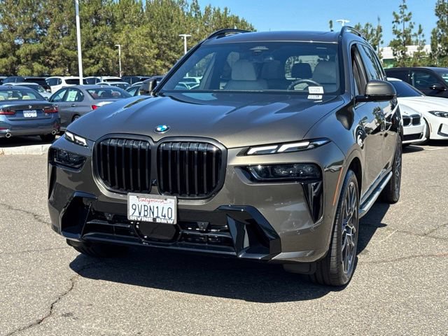 Used 2026 BMW X7 xDrive40i w/ M Sport Package AWD/4WD image 3