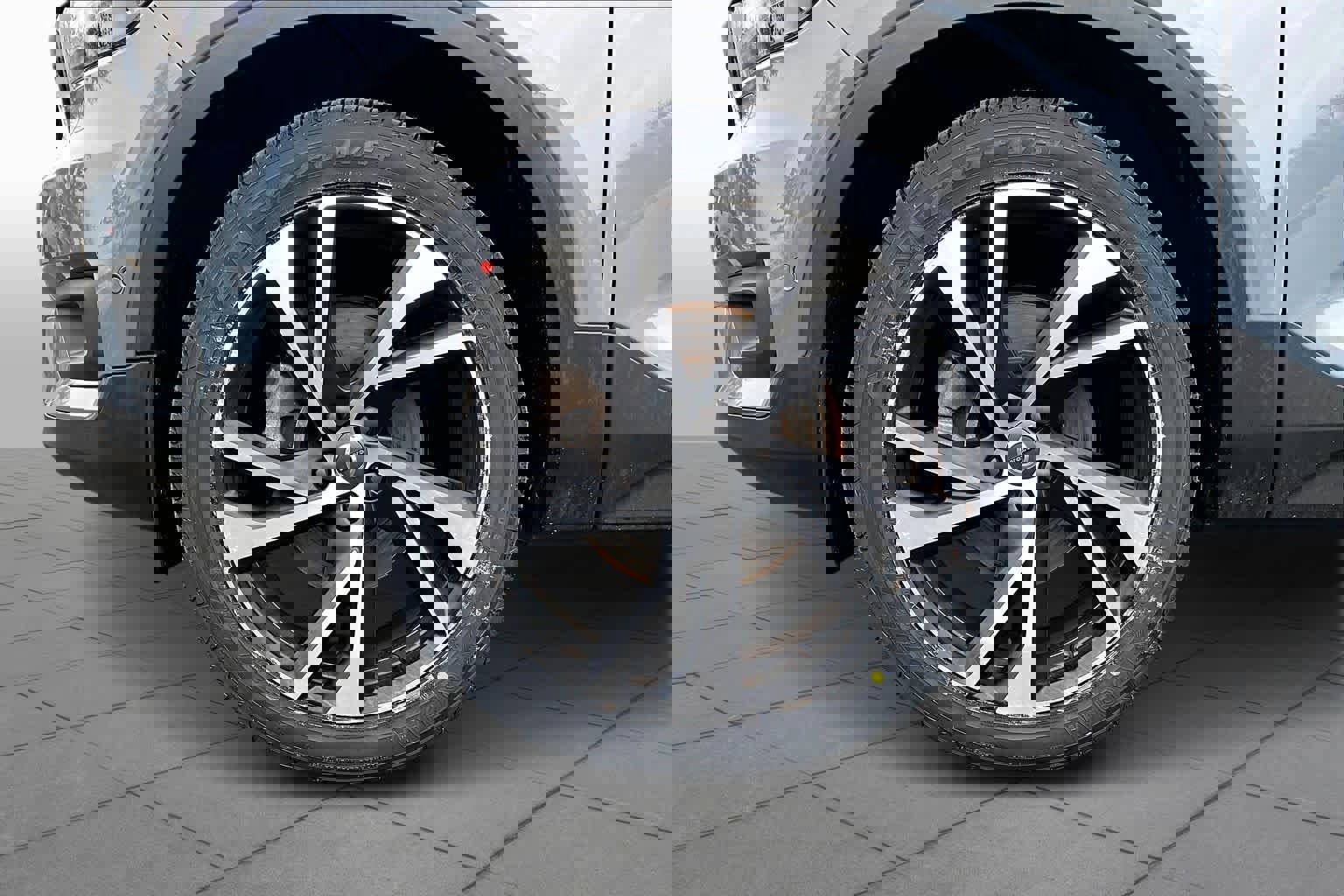 Used 2022 Volvo XC40 T5 R-Design w/ Advanced Package image 10