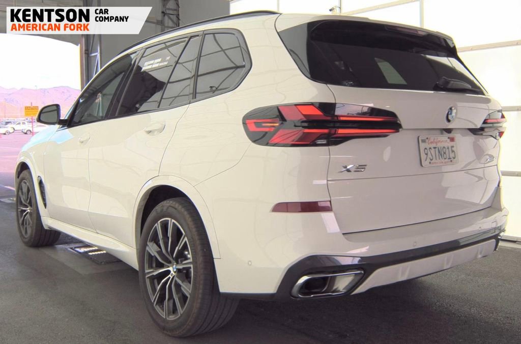 Used 2025 BMW X5 xDrive40i w/ M Sport Package image 3