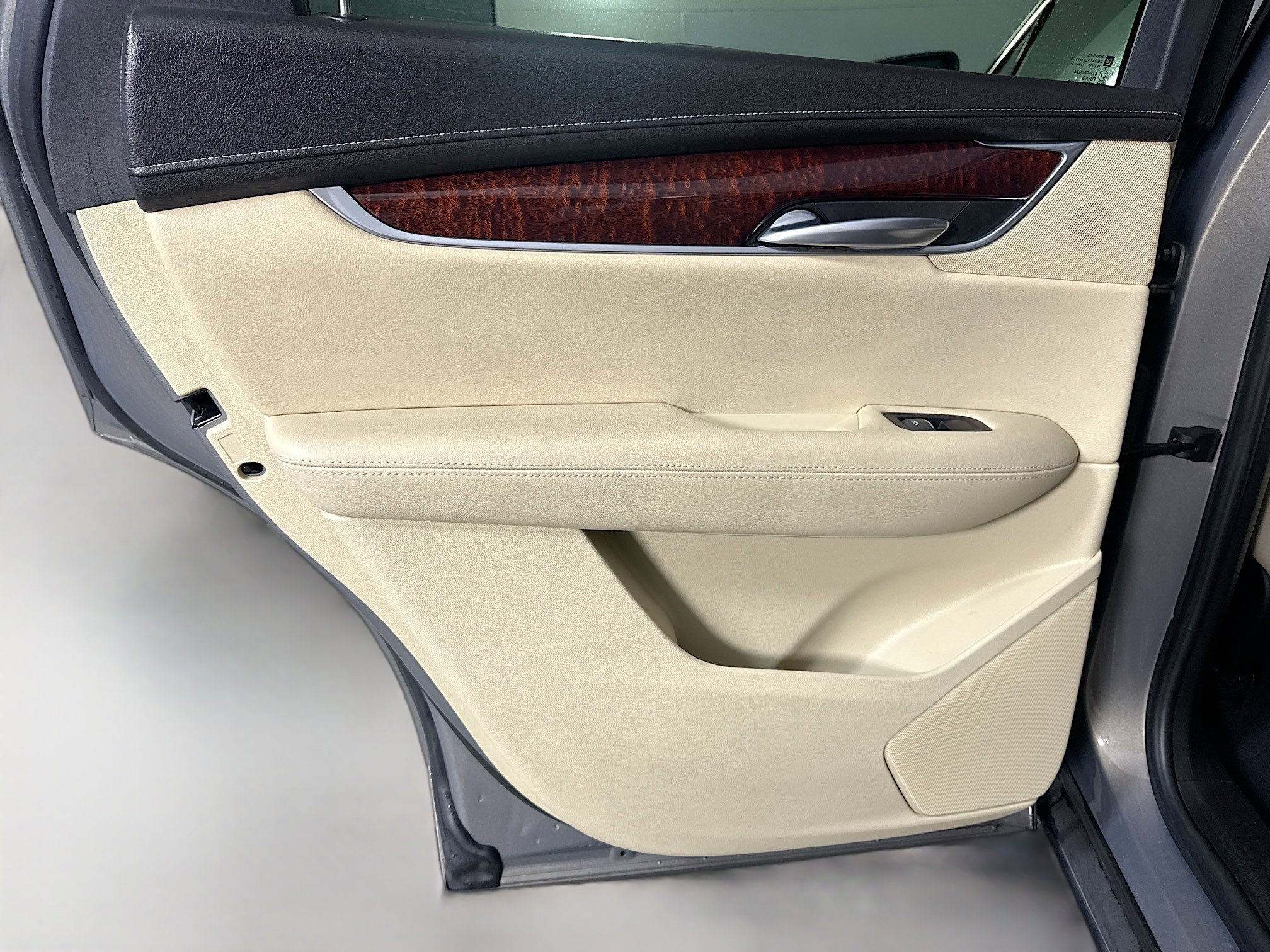 Used 2018 Cadillac XT5 Luxury w/ Driver Awareness Package image 26