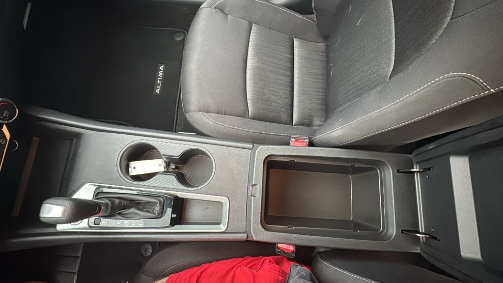 Used 2025 Nissan Altima 2.5 SV FWD image 22