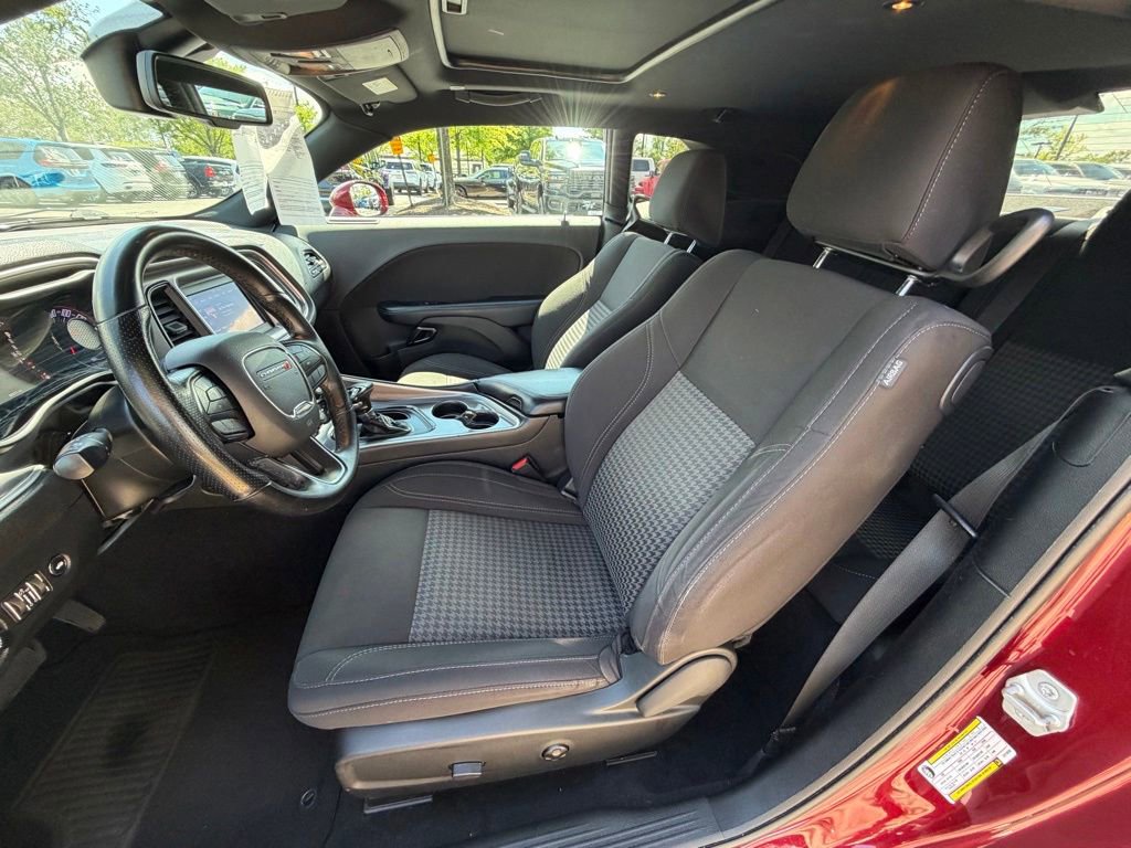 Used 2020 Dodge Challenger SXT w/ Driver Convenience Group RWD image 17