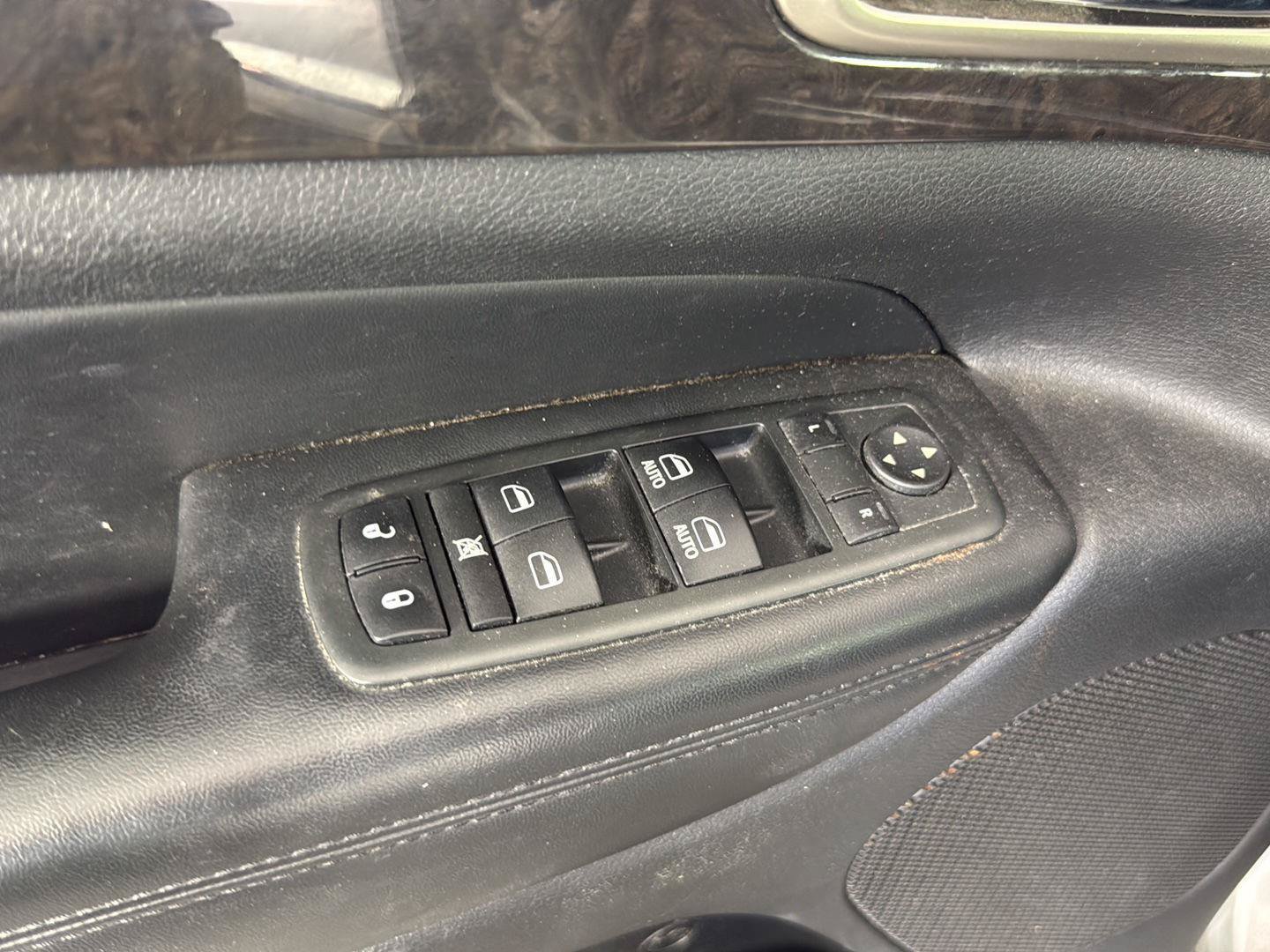 Used 2013 Jeep Grand Cherokee Laredo AWD/4WD image 9