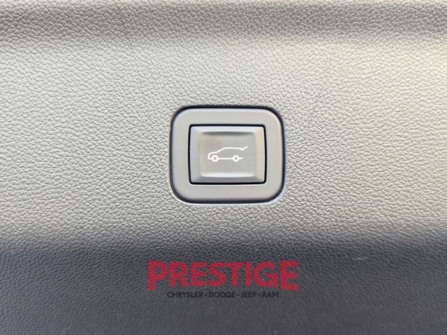 Used 2025 GMC Yukon XL Denali image 11